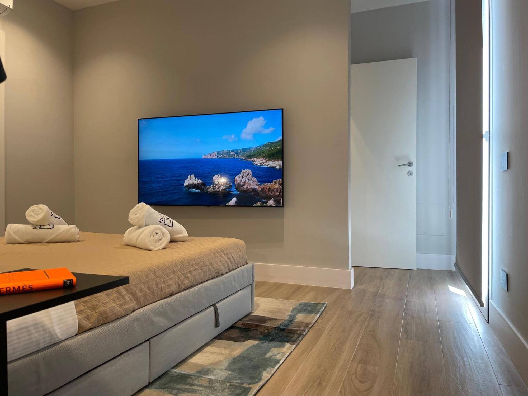 Spacious Modern Apartment In Monumental Building - Free Parking - Workspace - Historical Centre * Olbia
