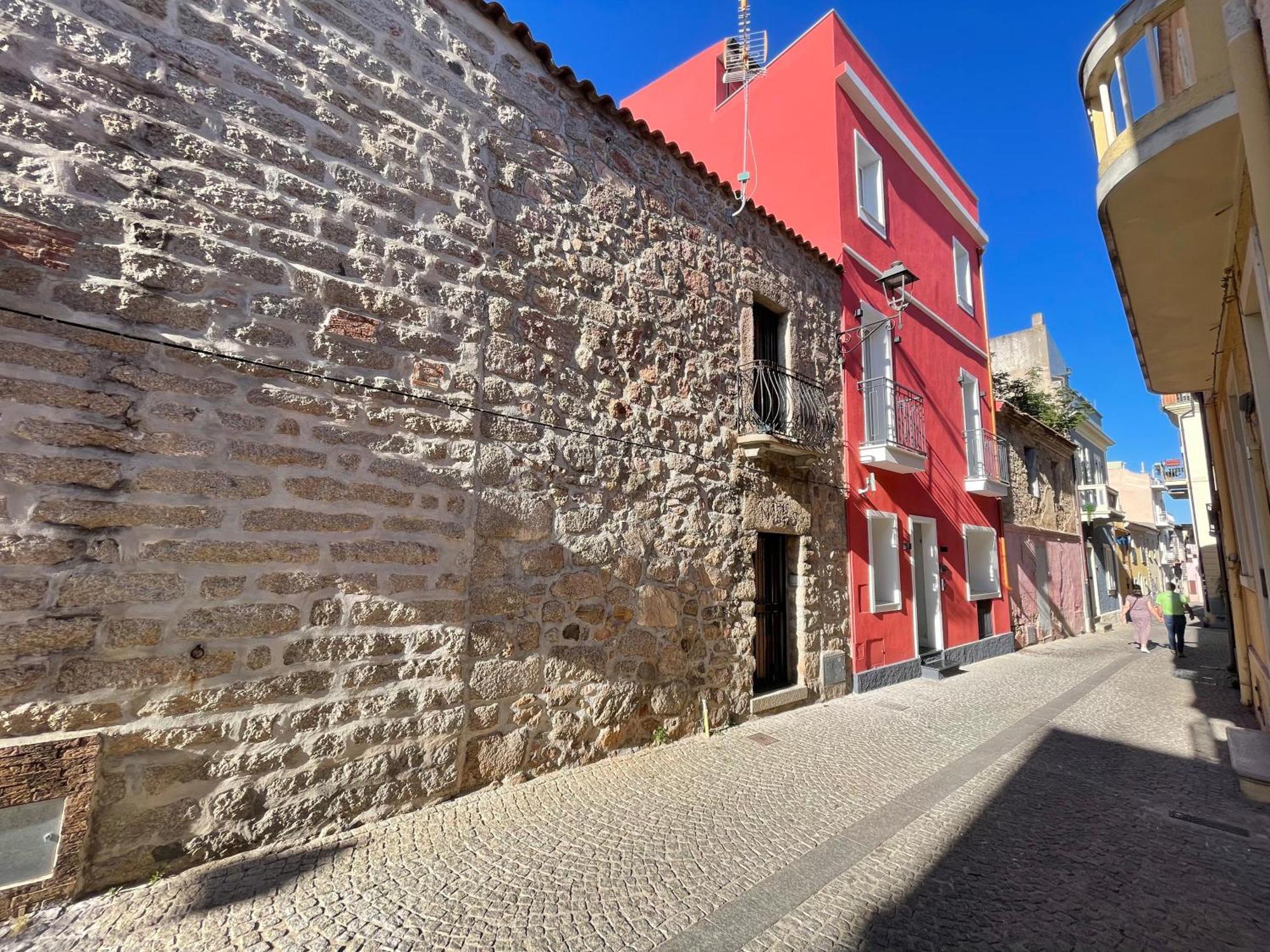 Spacious Modern In Monumental Building - Free Parking - Workspace - Historical Centre Olbia