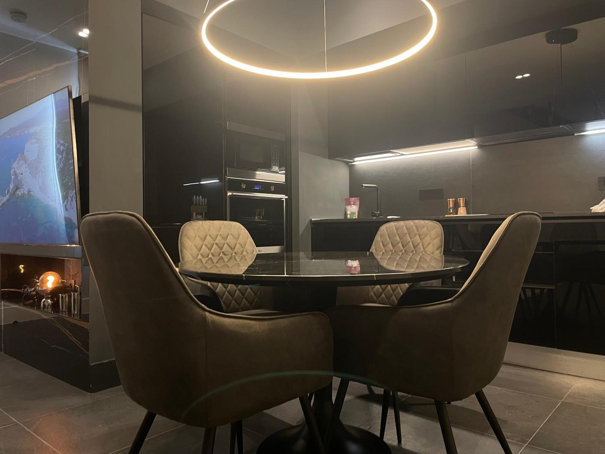 Spacious Modern In Monumental Building - Free Parking - Workspace - Historical Centre Appartamento Olbia