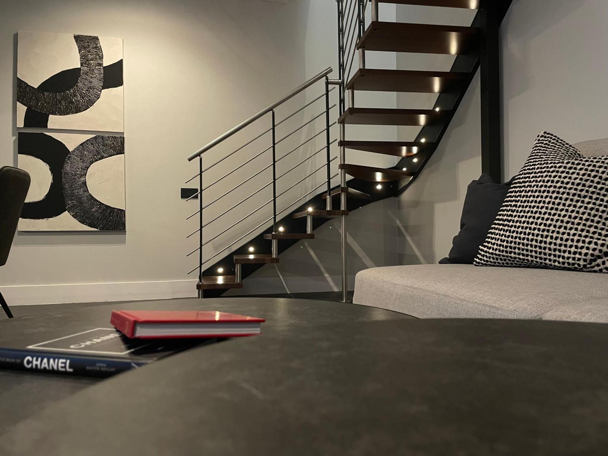 Spacious Modern In Monumental Building - Free Parking - Workspace - Historical Centre Appartamento *