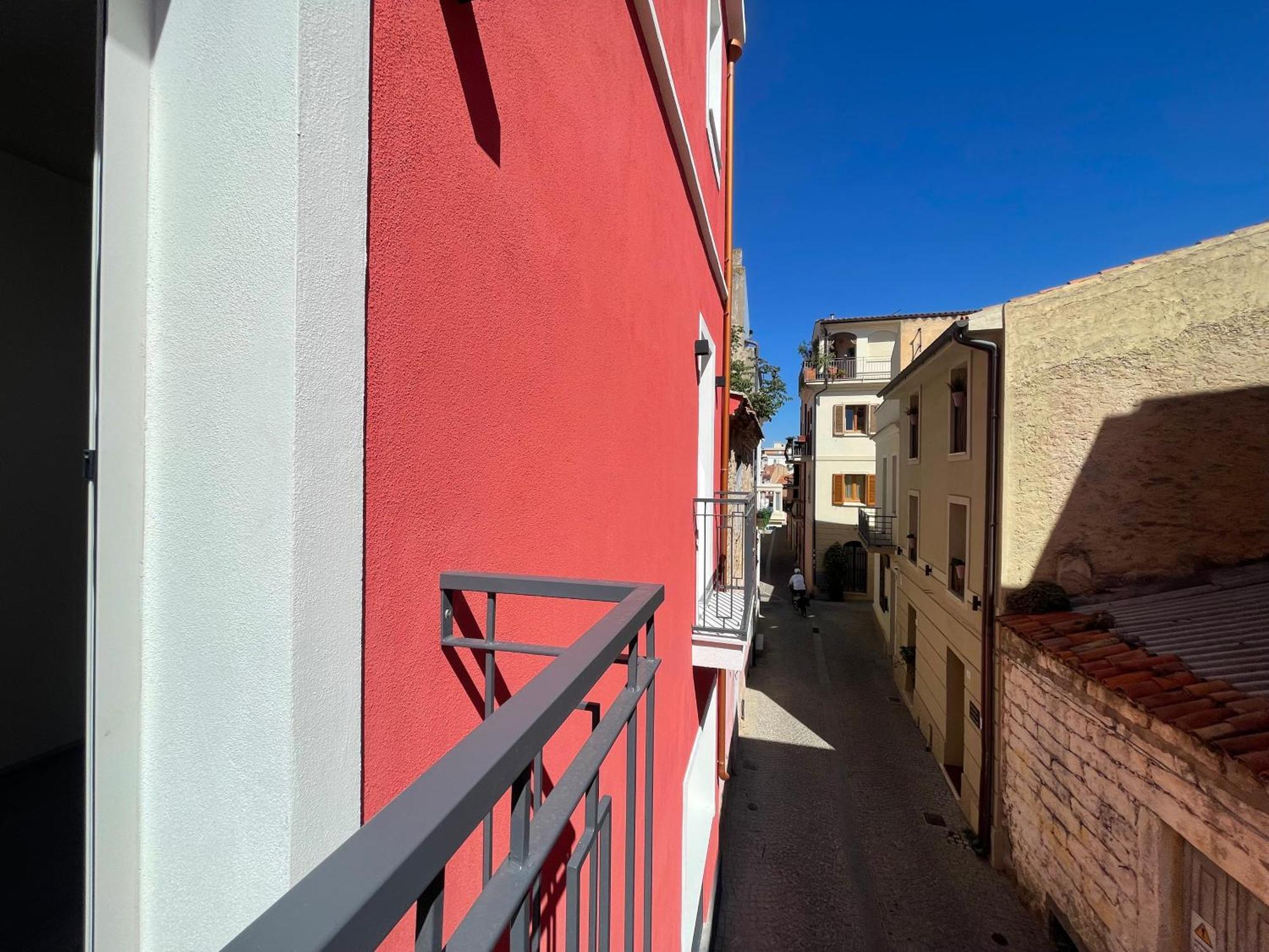 Spacious Modern In Monumental Building - Free Parking - Workspace - Historical Centre Appartamento Olbia