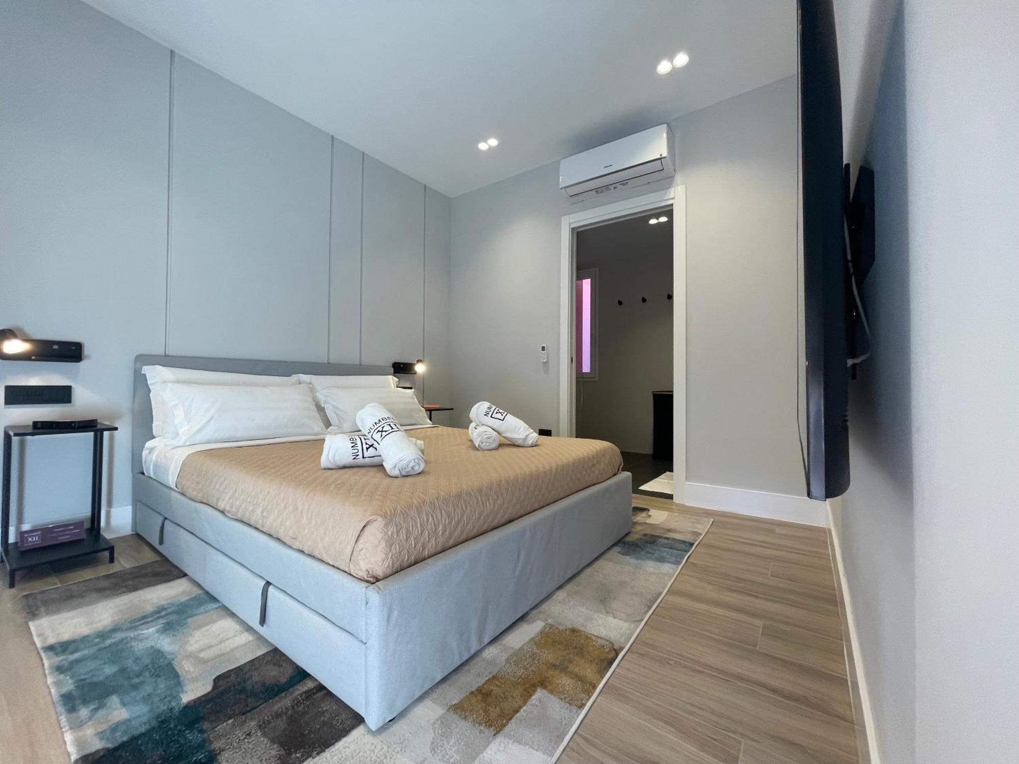 Spacious Modern In Monumental Building - Free Parking - Workspace - Historical Centre