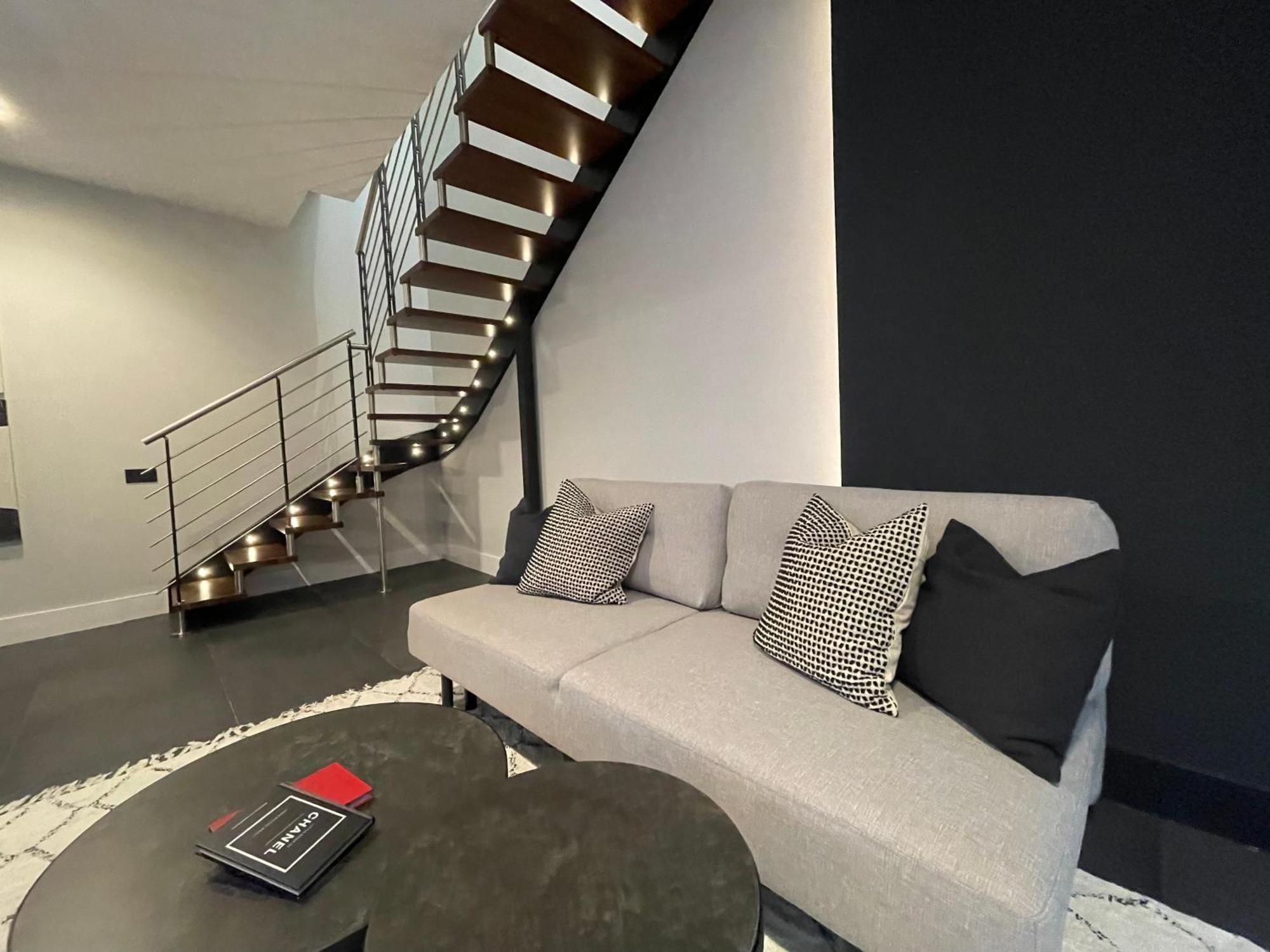 Spacious Modern In Monumental Building - Free Parking - Workspace - Historical Centre Appartamento Olbia