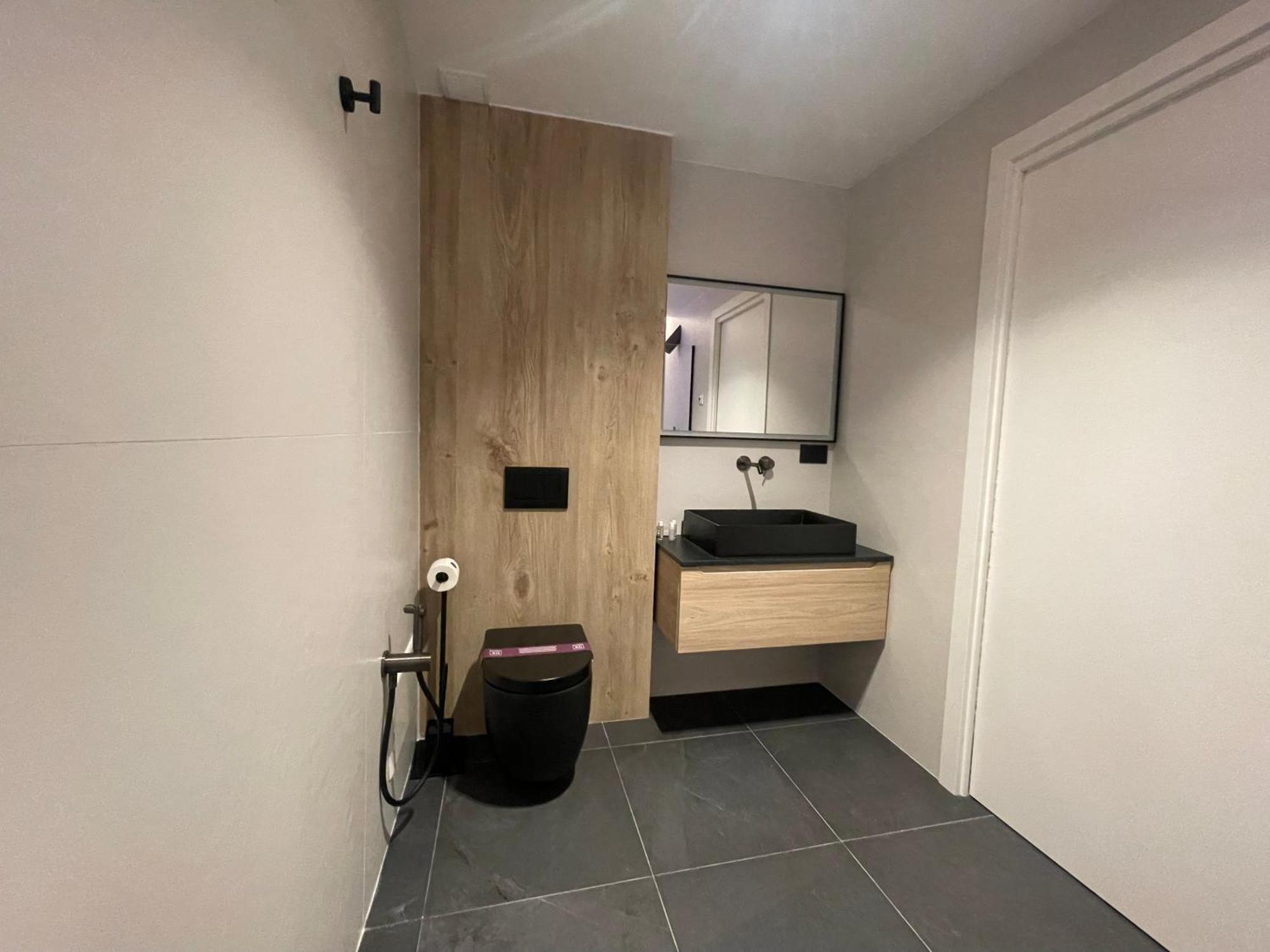 Spacious Modern In Monumental Building - Free Parking - Workspace - Historical Centre Appartamento Olbia