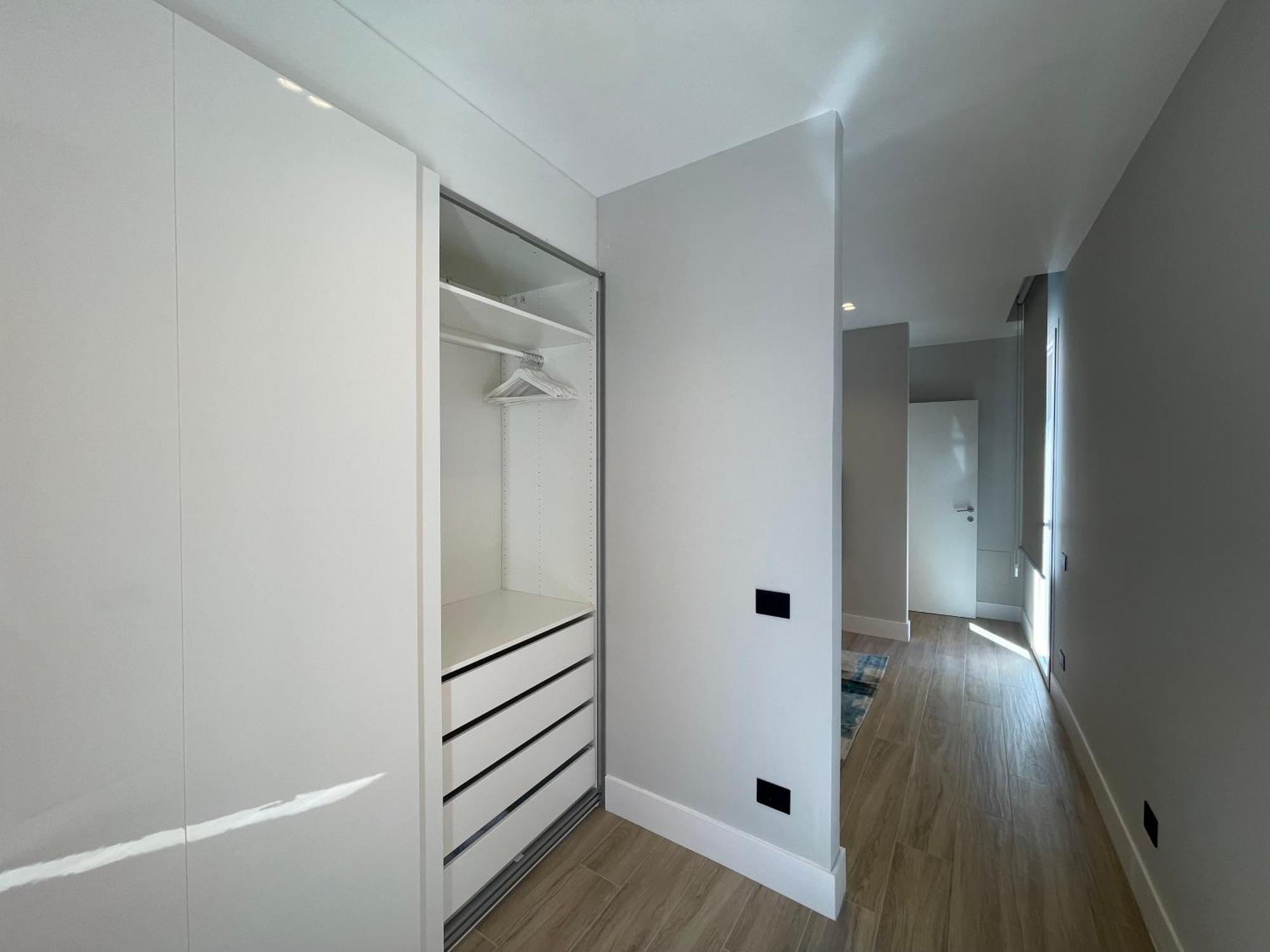 Spacious Modern In Monumental Building - Free Parking - Workspace - Historical Centre *
