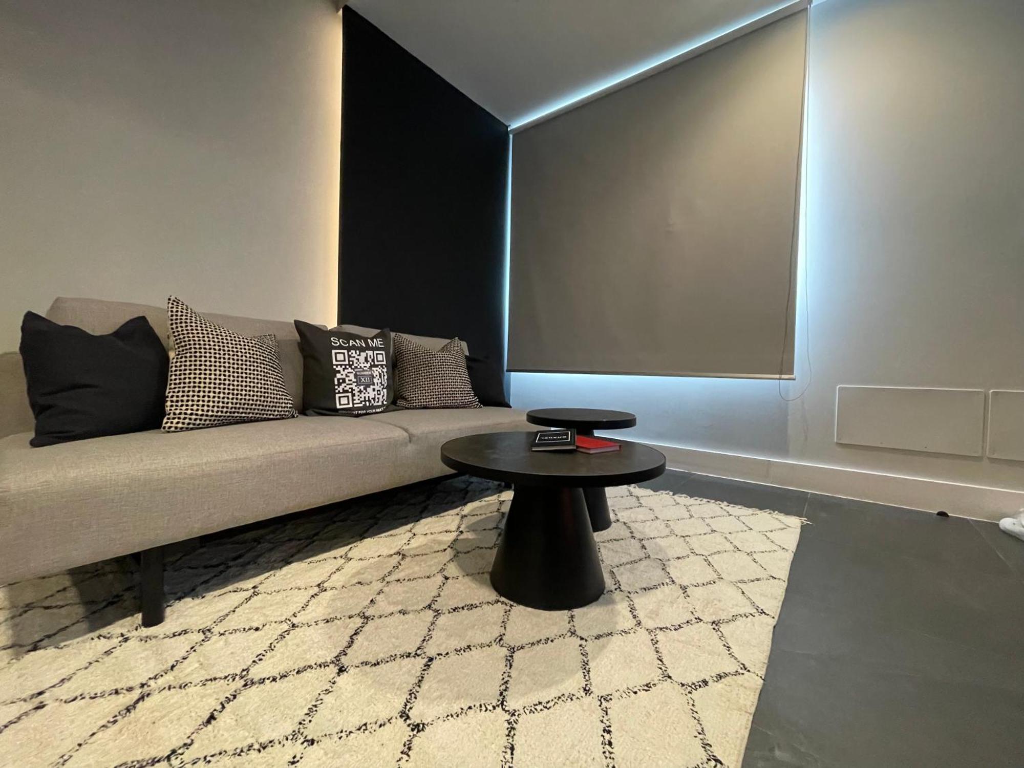 Spacious Modern In Monumental Building - Free Parking - Workspace - Historical Centre