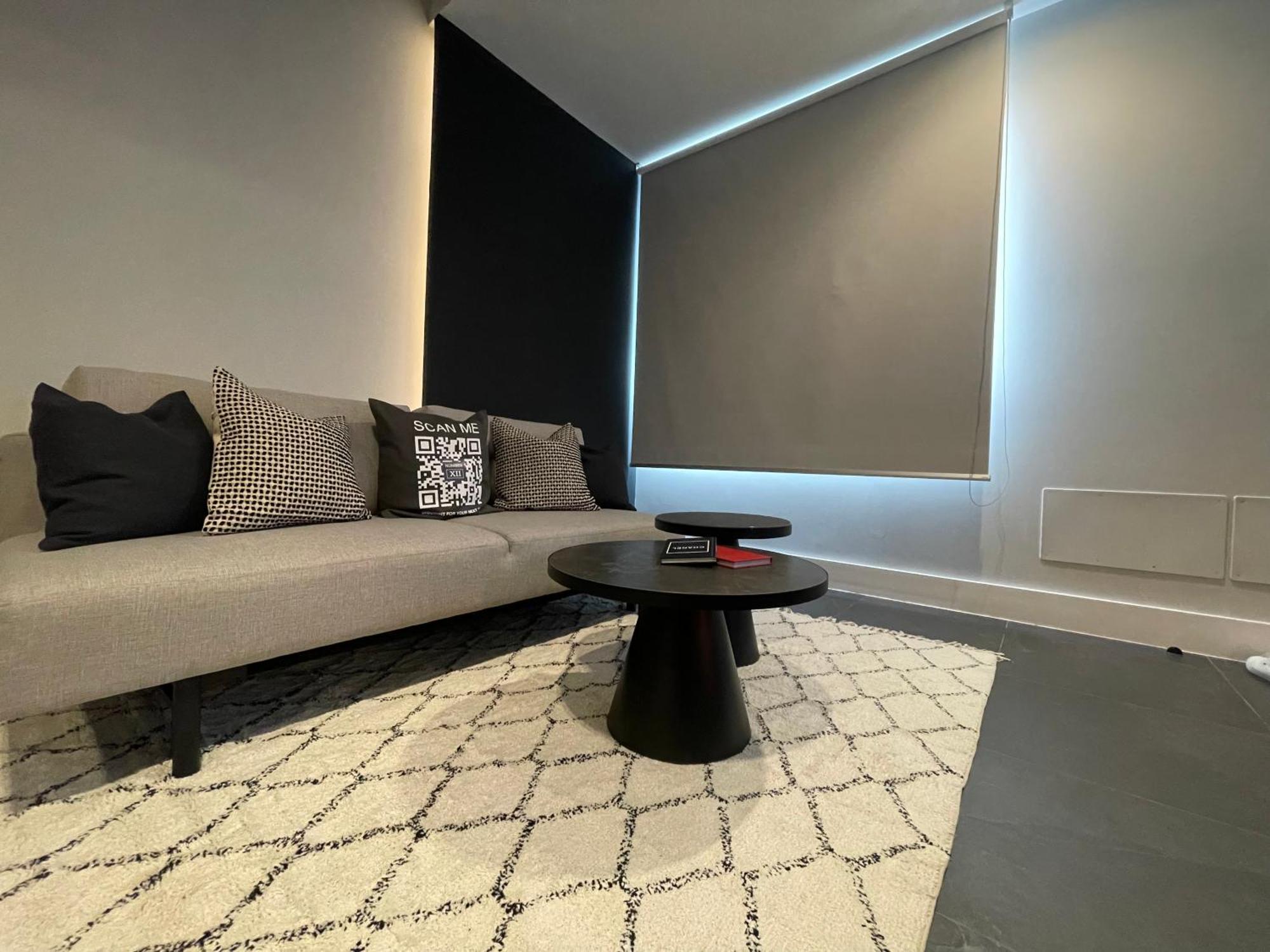 Spacious Modern In Monumental Building - Free Parking - Workspace - Historical Centre Appartamento