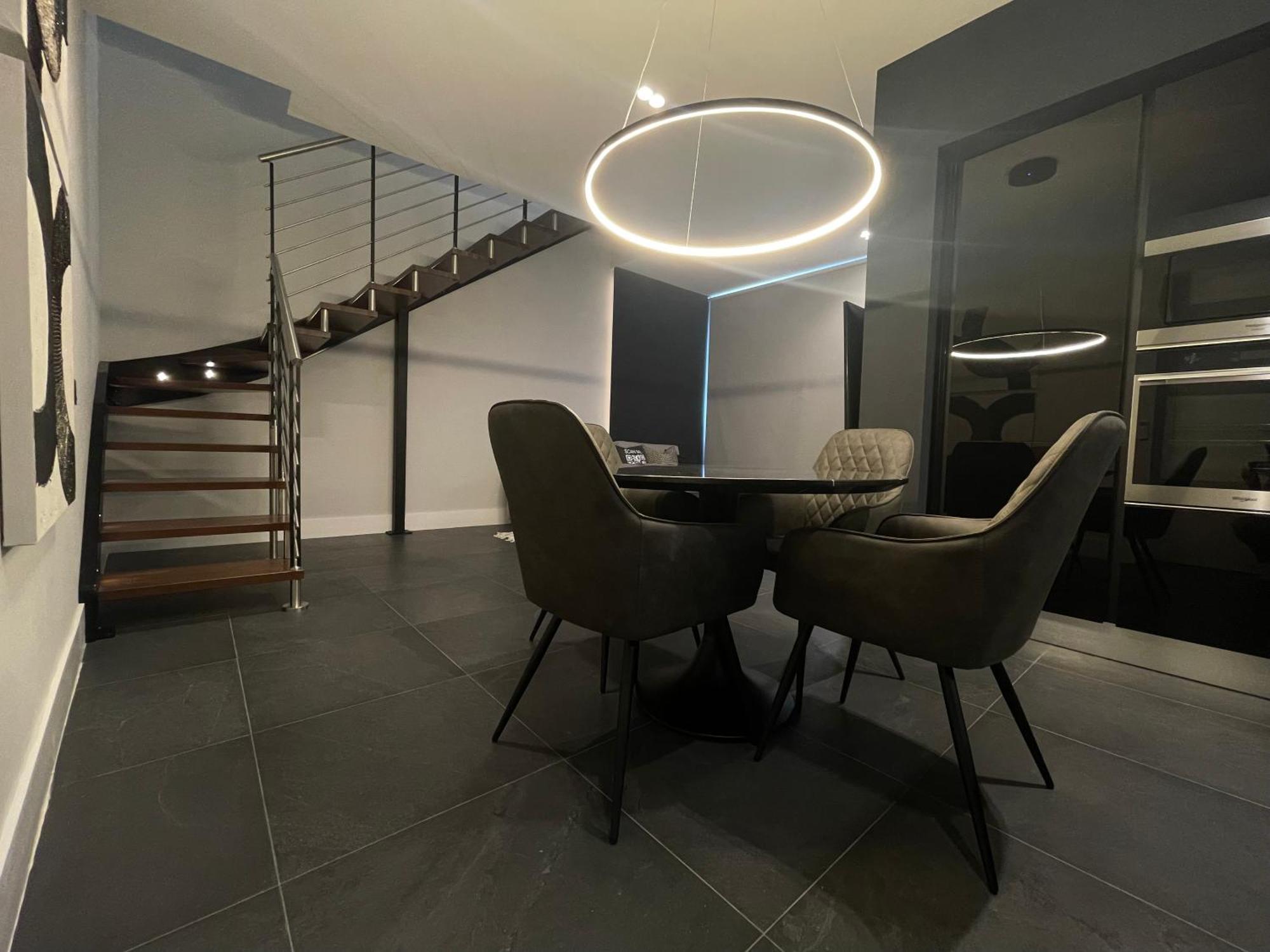 Spacious Modern In Monumental Building - Free Parking - Workspace - Historical Centre Appartamento *