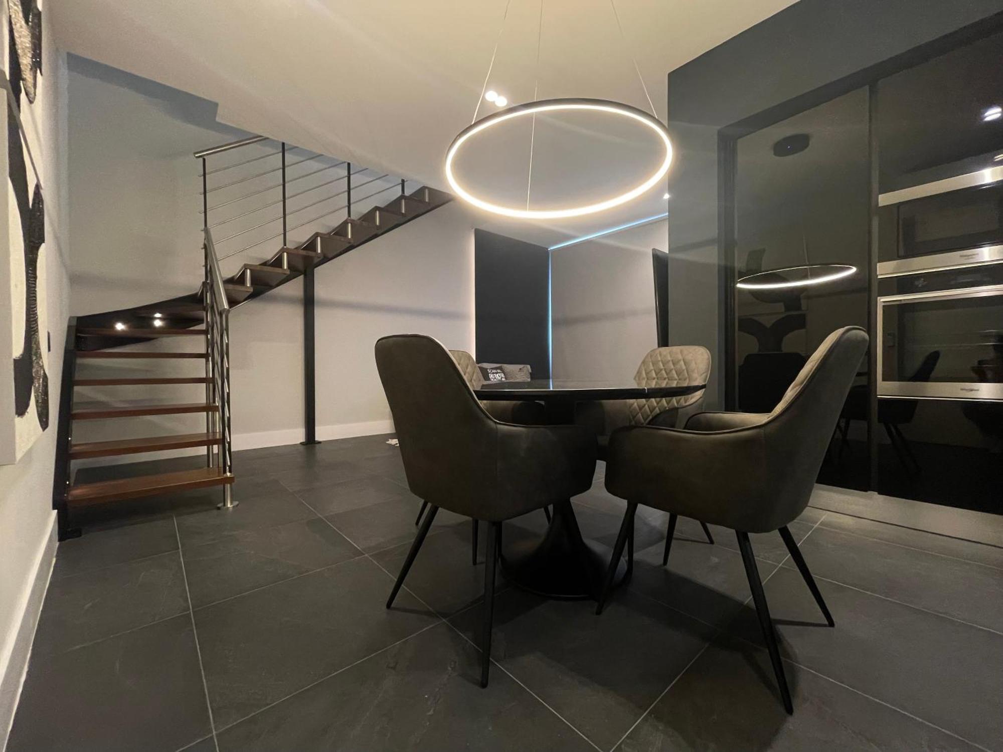Spacious Modern In Monumental Building - Free Parking - Workspace - Historical Centre *