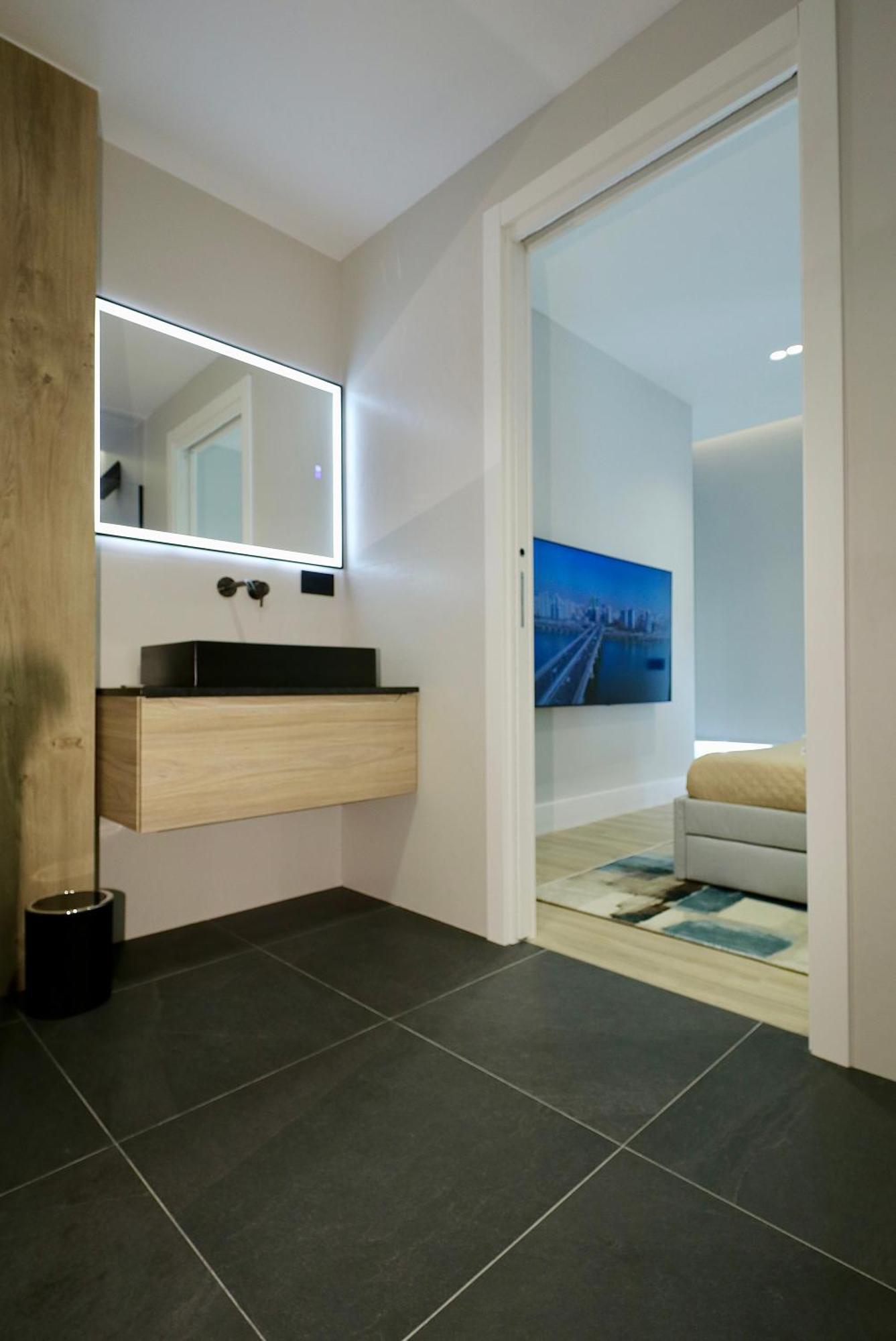 Apartment Spacious Modern In Monumental Building - Free Parking - Workspace - Historical Centre Olbia
