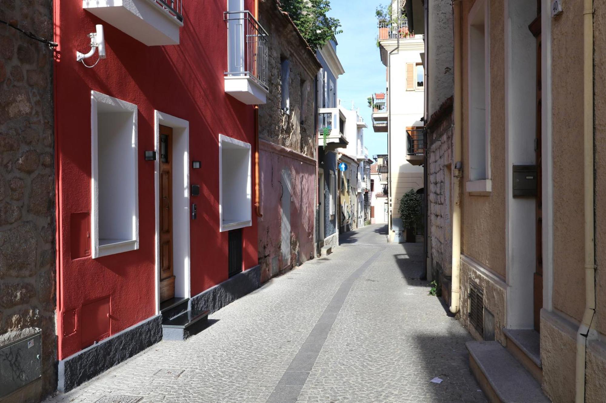 Spacious Modern In Monumental Building - Free Parking - Workspace - Historical Centre Apartment