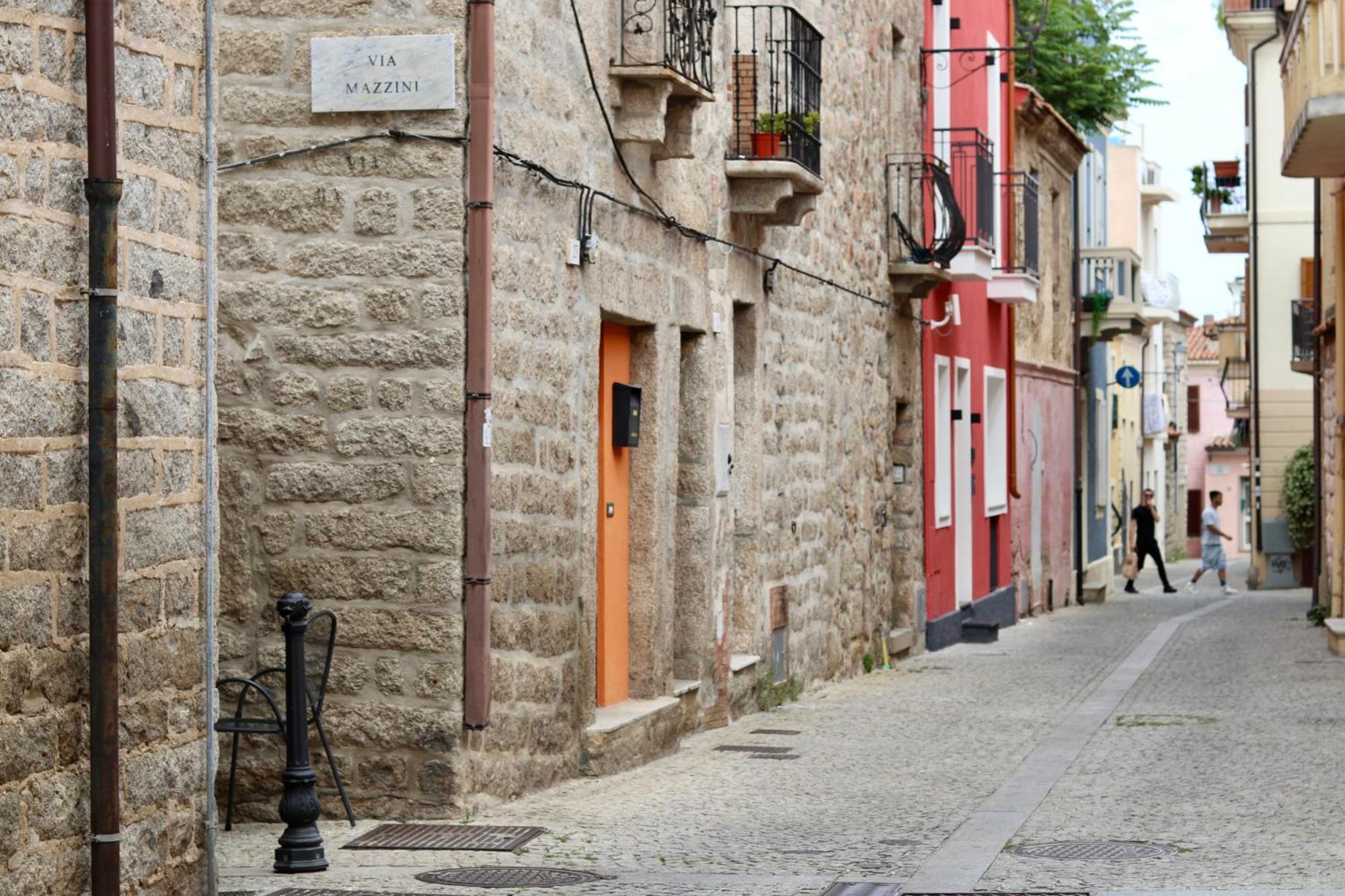 Apartment Spacious Modern In Monumental Building - Free Parking - Workspace - Historical Centre