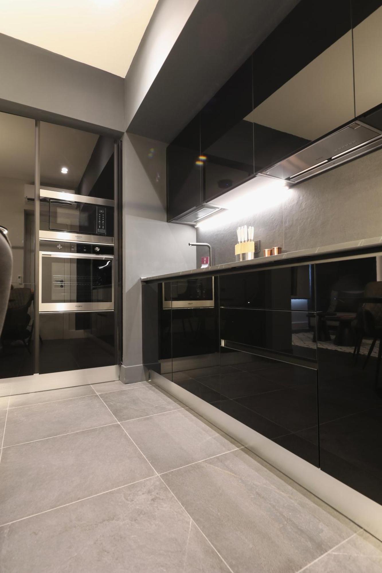 Spacious Modern In Monumental Building - Free Parking - Workspace - Historical Centre Olbia