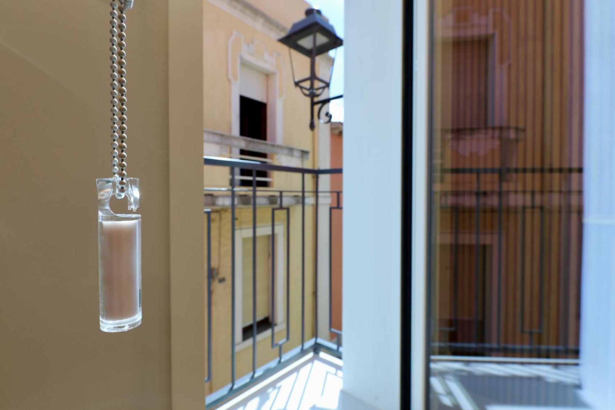 Spacious Modern In Monumental Building - Free Parking - Workspace - Historical Centre Apartment